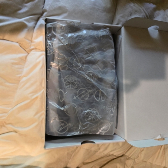 Air ZOOM GT HUSTLE 2  Basketball Shoes. 13 Womes.  11.5 Mens BRAND NEW IN BOX - Picture 2 of 8